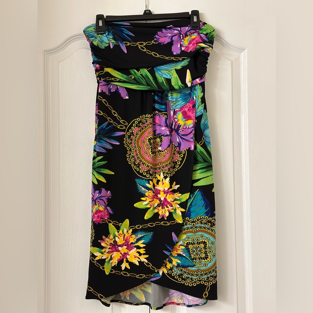 Jennifer Lopez Short strapless vibrant tropical dress perfect for Spring break!